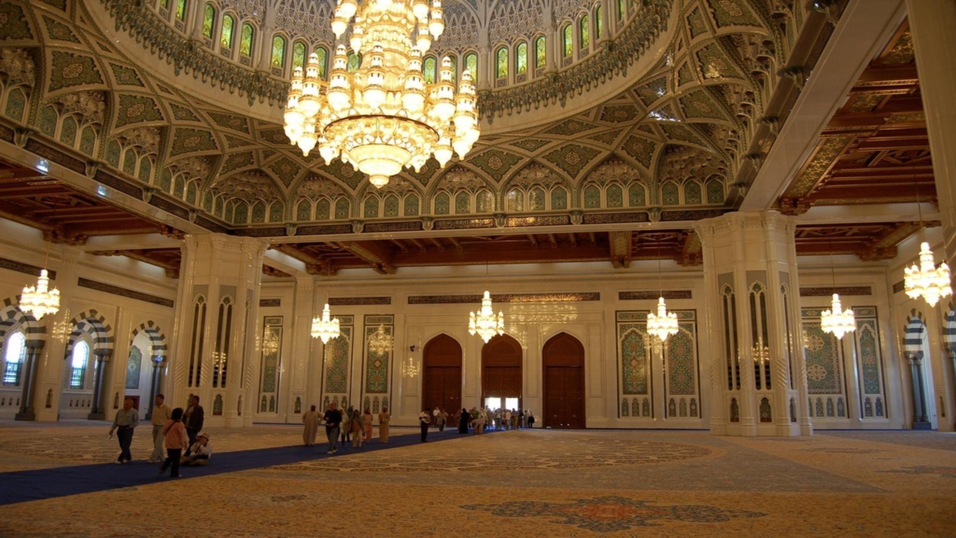 https://d3r8gwkgo0io6y.cloudfront.net/upload/grand mosque 2.jpg